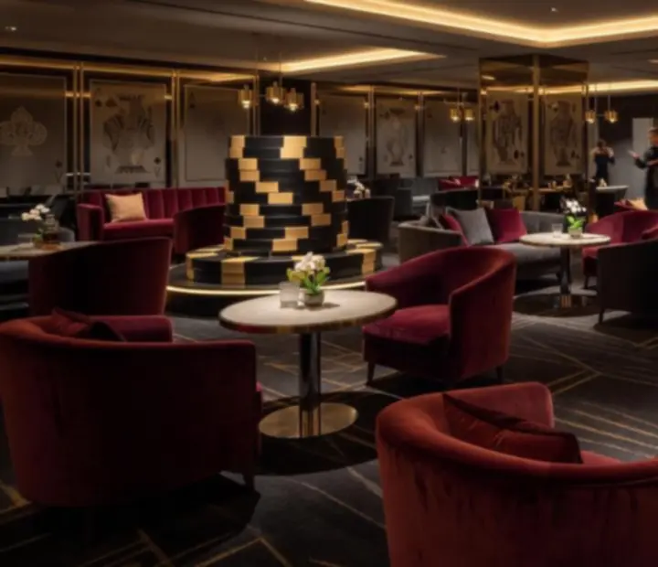 Elegancka sala eventowa inspirowana nowoczesnym casino lounge w restauracji MACHU Catherine